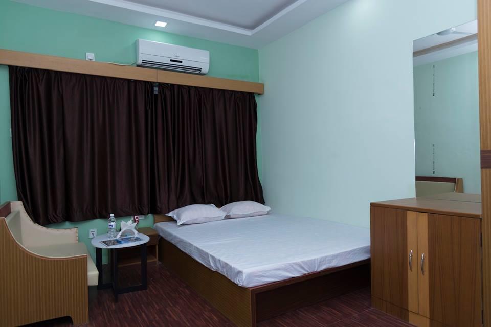 Rajhans Hotel & Resort Phalta Exterior photo