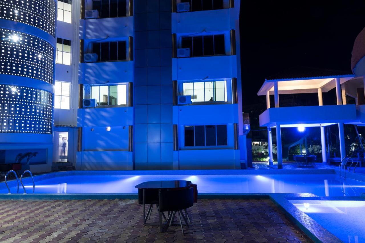 Rajhans Hotel & Resort Phalta Room photo